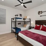 Trinity Beats-Private Rooftop Deck-East Nashville