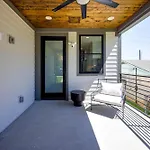 Enchant - Stunning City Views - Modern Luxe