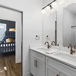 Two Adjacent Homes Sleeps 24 Only 3 Miles To Broadway