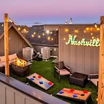 Two Adjacent Homes Sleeps 24 Only 3 Miles To Broadway Holiday home *