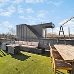 Holiday home Two Adjacent Homes Sleeps 24 Only 3 Miles To Broadway Nashville