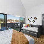 Holiday home Two Adjacent Homes Sleeps 24 Only 3 Miles To Broadway Nashville