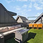 Two Adjacent Homes Sleeps 24 Only 3 Miles To Broadway