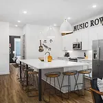 Two Adjacent Homes Sleeps 24 Only 3 Miles To Broadway Holiday home Nashville