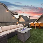 Two Adjacent Homes Sleeps 24 Only 3 Miles To Broadway Holiday home Nashville