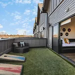 Two Adjacent Homes Sleeps 24 Only 3 Miles To Broadway Holiday home Nashville