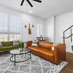 Two Adjacent Homes Sleeps 24 Only 3 Miles To Broadway Holiday home Nashville