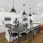 Holiday home Two Adjacent Homes Sleeps 24 Only 3 Miles To Broadway
