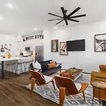 Two Adjacent Homes Sleeps 24 Only 3 Miles To Broadway Holiday home Nashville