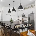 Holiday home Two Adjacent Homes Sleeps 24 Only 3 Miles To Broadway Nashville