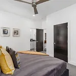 Holiday home Two Adjacent Homes In 12 South And Belmont Area Sleeps 20 People