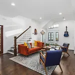 Holiday home Two Adjacent Homes In 12 South And Belmont Area Sleeps 20 People