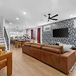 The Morrison - Karaoke Theater Backyard Oasis Holiday home Nashville