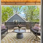 The Morrison - Karaoke Theater Backyard Oasis *