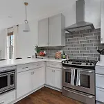 The High Note - Spectacular Rooftop Walk To Gulch Holiday home *
