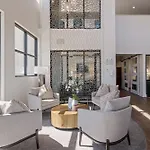 Apartment Mid-century Charm In Midtown *