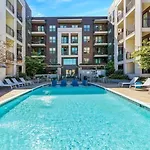Apartment Mid-century Charm In Midtown *