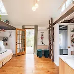 Holiday home Dreamy Tiny House With Hot Tub And Garden Patio