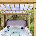 Dreamy Tiny House With Hot Tub And Garden Patio Holiday home Nashville