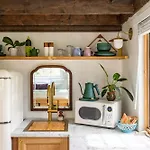 Dreamy Tiny House With Hot Tub And Garden Patio Holiday home
