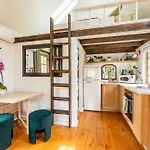Holiday home Dreamy Tiny House With Hot Tub And Garden Patio