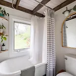 Holiday home Dreamy Tiny House With Hot Tub And Garden Patio *