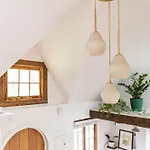 Dreamy Tiny House With Hot Tub And Garden Patio