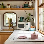 Dreamy Tiny House With Hot Tub And Garden Patio Holiday home *