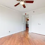 Traveling Professionals. Garage Parking. Downtown. Apartment