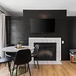 Nashville Oasis Walk To Broadway With Pool, Parking, Gym And Patio