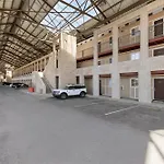 Nashville Oasis Walk To Broadway With Pool, Parking, Gym And Patio