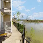 Nashville Oasis Walk To Broadway With Pool, Parking, Gym And Patio