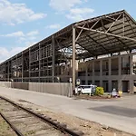 Nashville Oasis Walk To Broadway With Pool, Parking, Gym And Patio