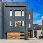 Luxury Hot Tub & Rooftop Deck Downtown Nashville