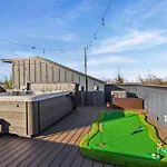 Rooftop Hot Tub Game Barrel Sauna * Nashville