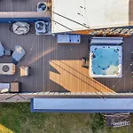 Holiday home Twin Homes Rooftop Deck Hot Tub Outdoor Kitchen