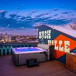 Holiday home Twin Homes Rooftop Deck Hot Tub Outdoor Kitchen *