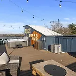 Holiday home Rooftop Deck Hot Tub & Game In *