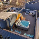 Holiday home Rooftop Deck Hot Tub & Game In *