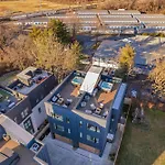 Rooftop Deck Hot Tub & Game In Holiday home Nashville
