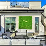 Double Rooftop Decks Hot Tub Karaoke Nashville