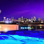 Double Rooftop Decks Hot Tub Karaoke Holiday home Nashville