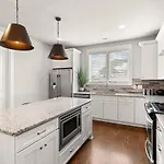 2 Chic Townhomes Near Geodis Sleeps 22 Holiday home Nashville
