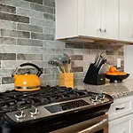 2 Chic Townhomes Near Geodis Sleeps 22