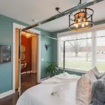 2 Chic Townhomes Near Geodis Sleeps 22 *