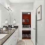 2 Chic Townhomes Near Geodis Sleeps 22 Nashville