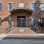 Holiday home Legends Loft Modern Near Vandy On West End *