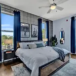 Broadway Blues At Lofts At Vandy West End Holiday home