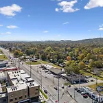 East Nash Condo 13 Mins From Broadway