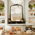 The Taylors - Grand Getaway For 22 In Germantown